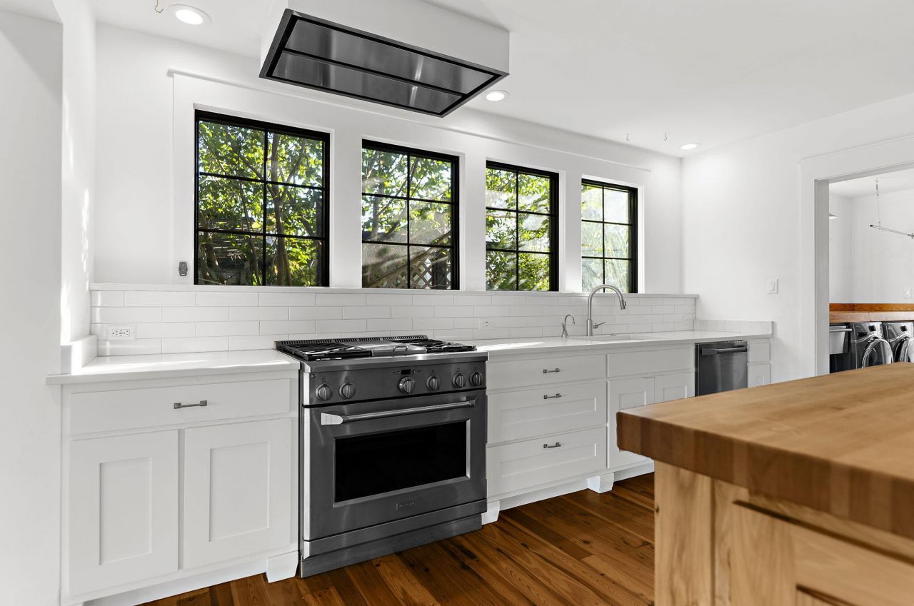 208 Gordon Street Photo 25