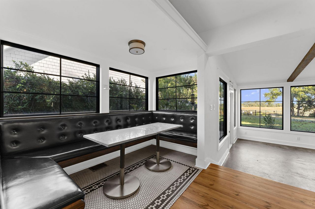 208 Gordon Street Photo 29