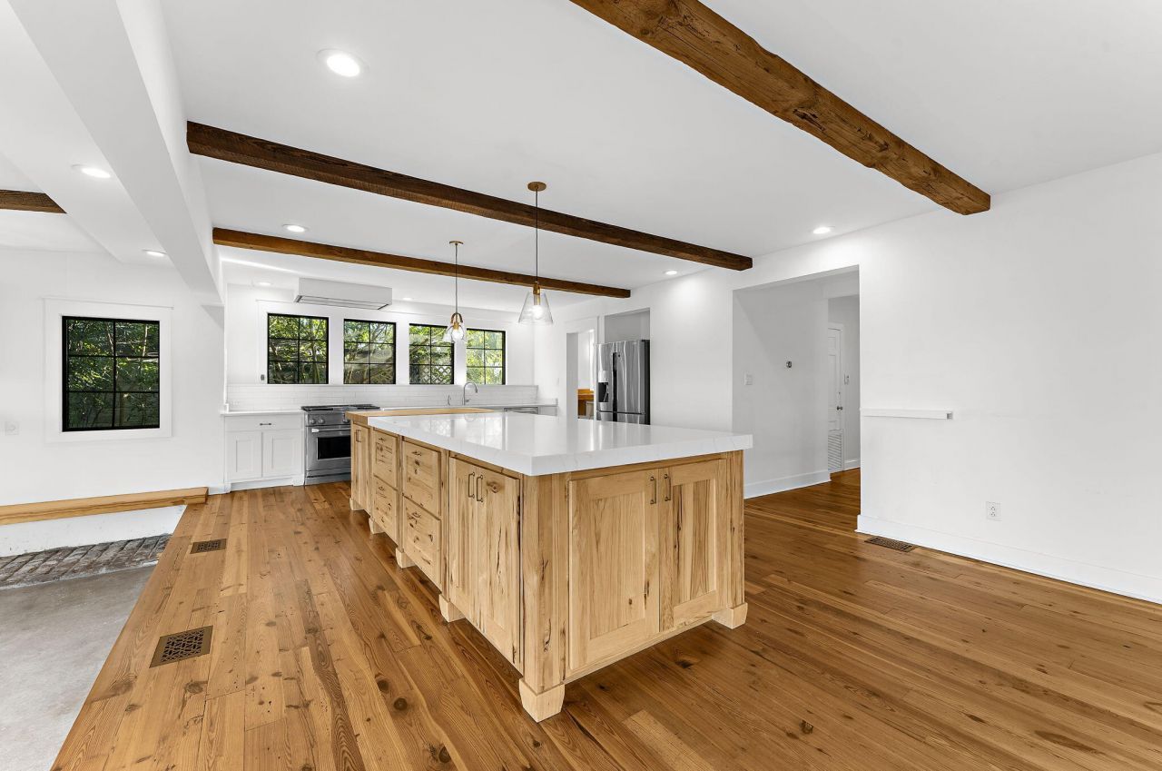 208 Gordon Street Photo 30