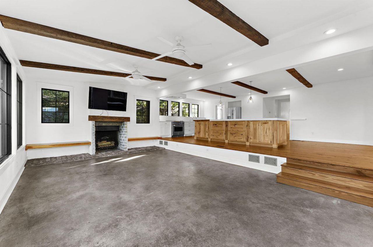 208 Gordon Street Photo 31