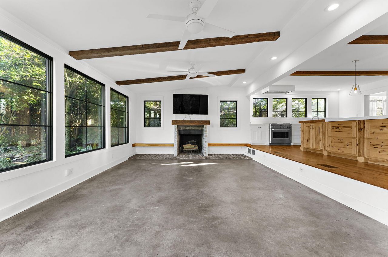 208 Gordon Street Photo 32