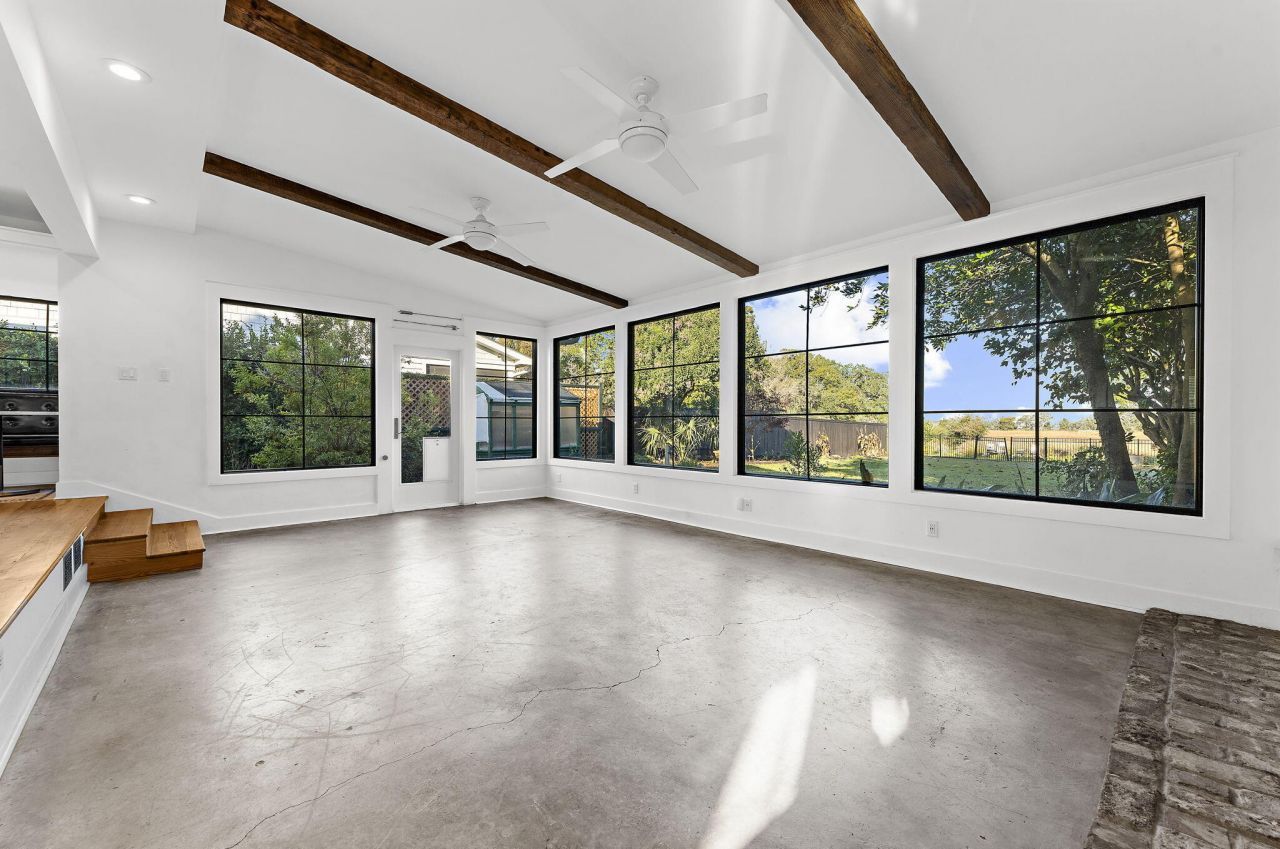 208 Gordon Street Photo 34