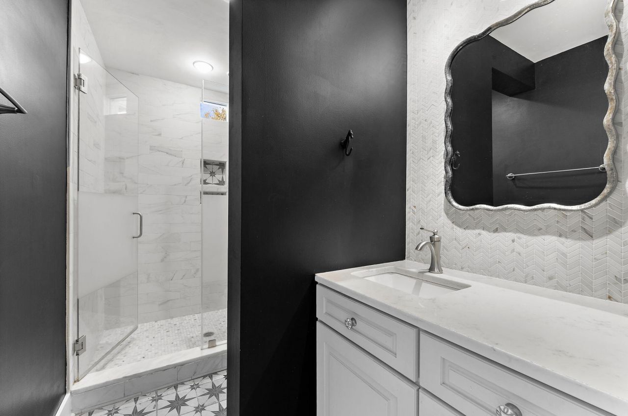 208 Gordon Street Photo 36