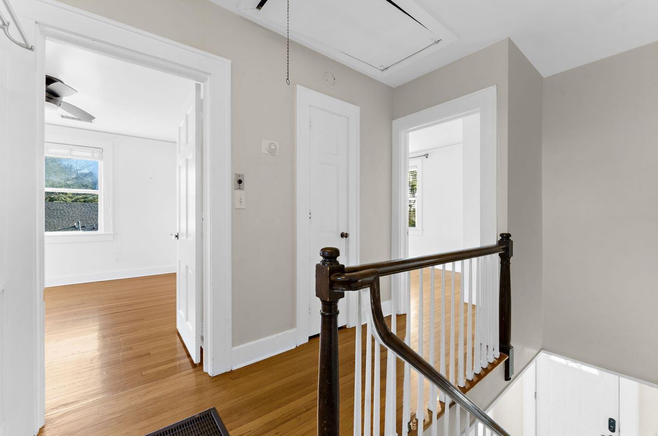 208 Gordon Street Photo 40