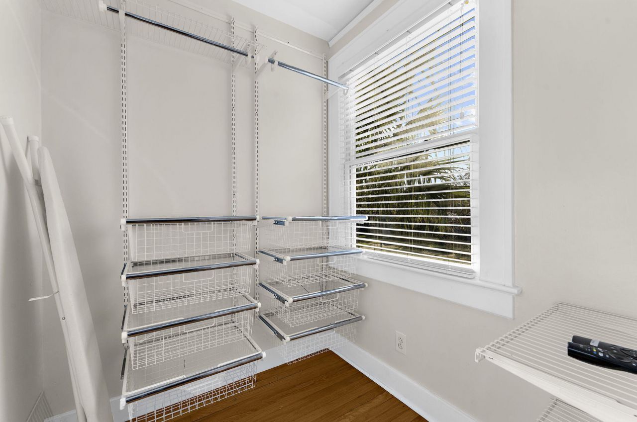 208 Gordon Street Photo 44