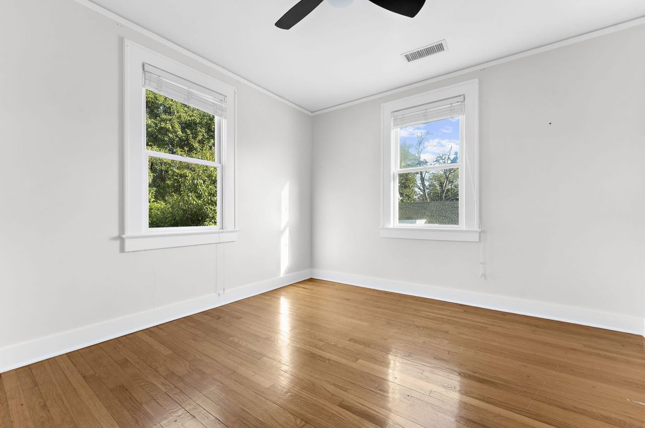 208 Gordon Street Photo 49