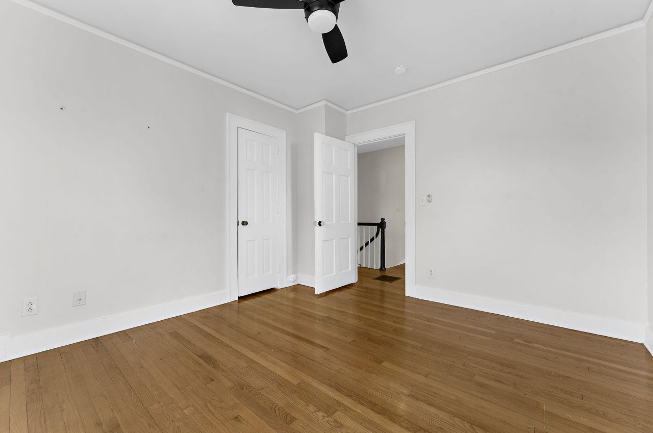 208 Gordon Street Photo 50