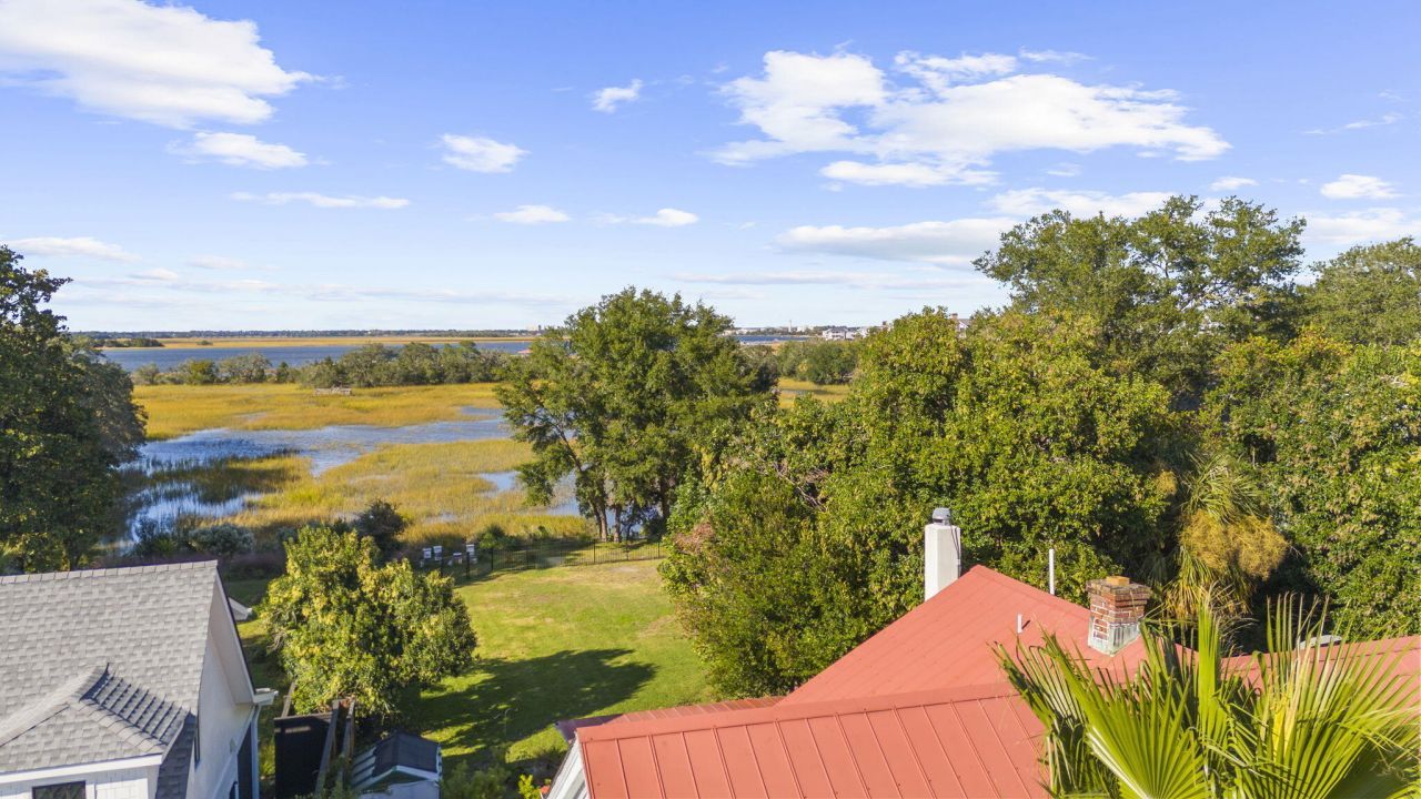 208 Gordon Street Photo 51