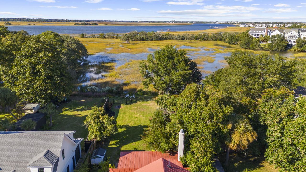 208 Gordon Street Photo 53