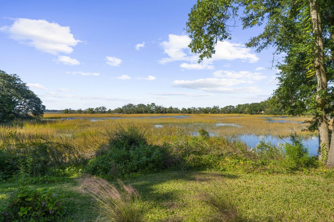 208 Gordon Street Photo 54