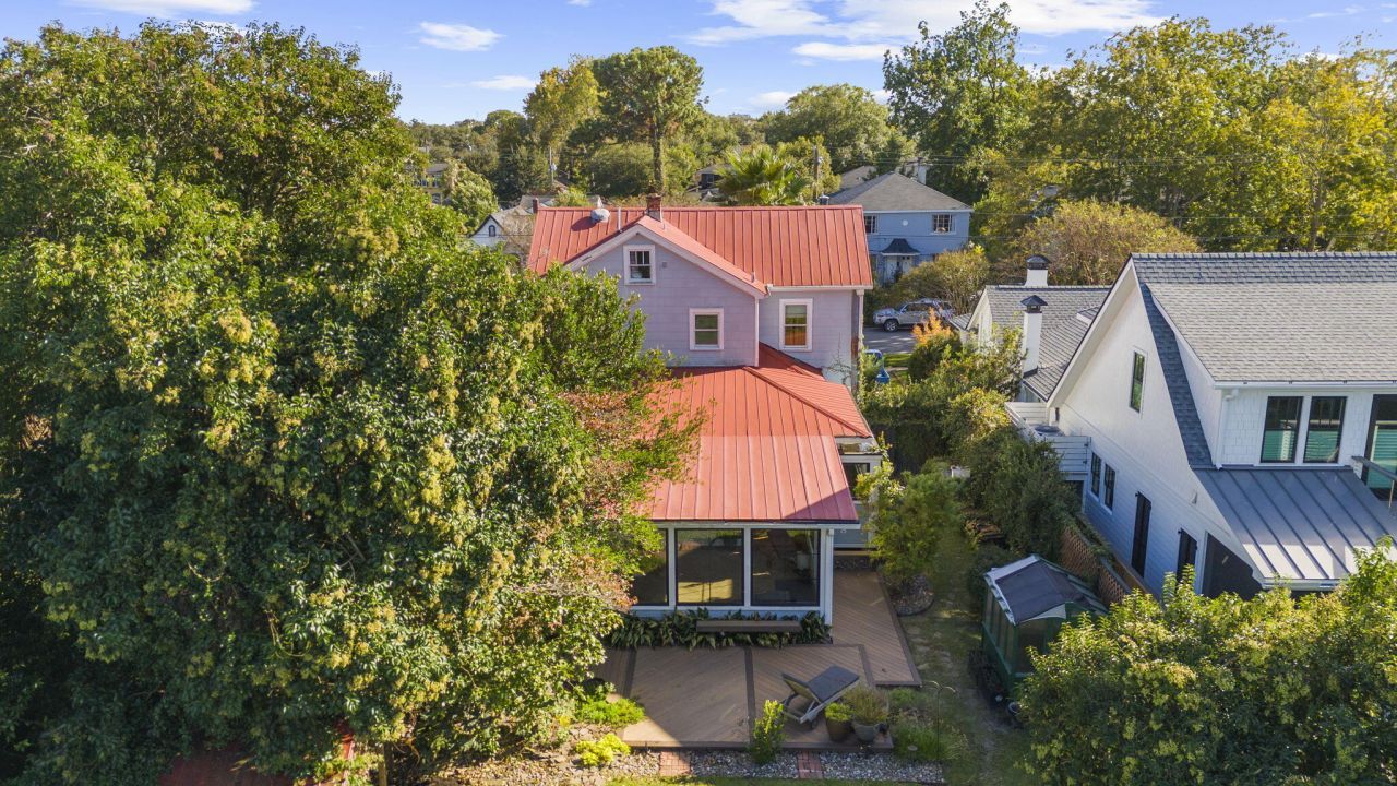 208 Gordon Street Photo 57