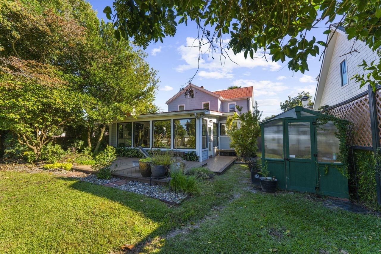 208 Gordon Street Photo 58