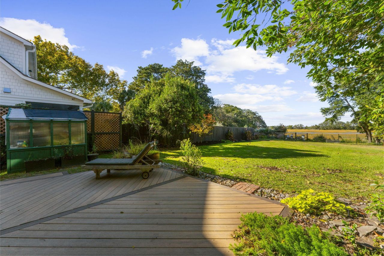 208 Gordon Street Photo 60