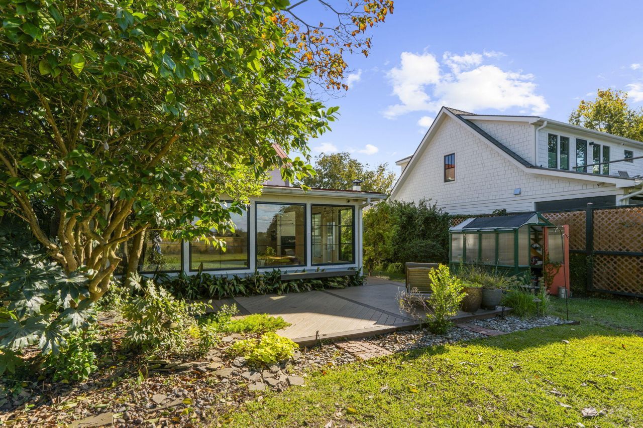 208 Gordon Street Photo 61