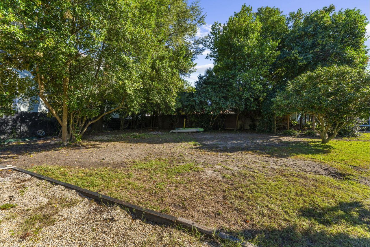 208 Gordon Street Photo 63