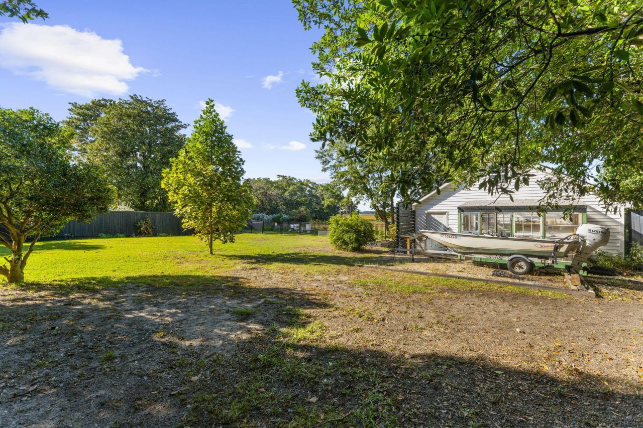 208 Gordon Street Photo 64