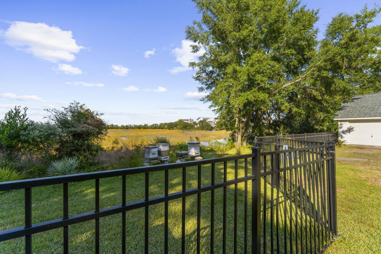 208 Gordon Street Photo 69