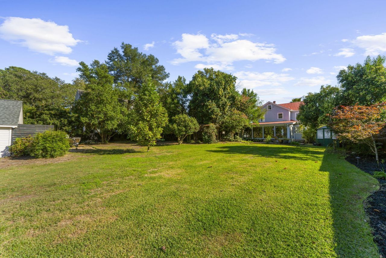 208 Gordon Street Photo 70