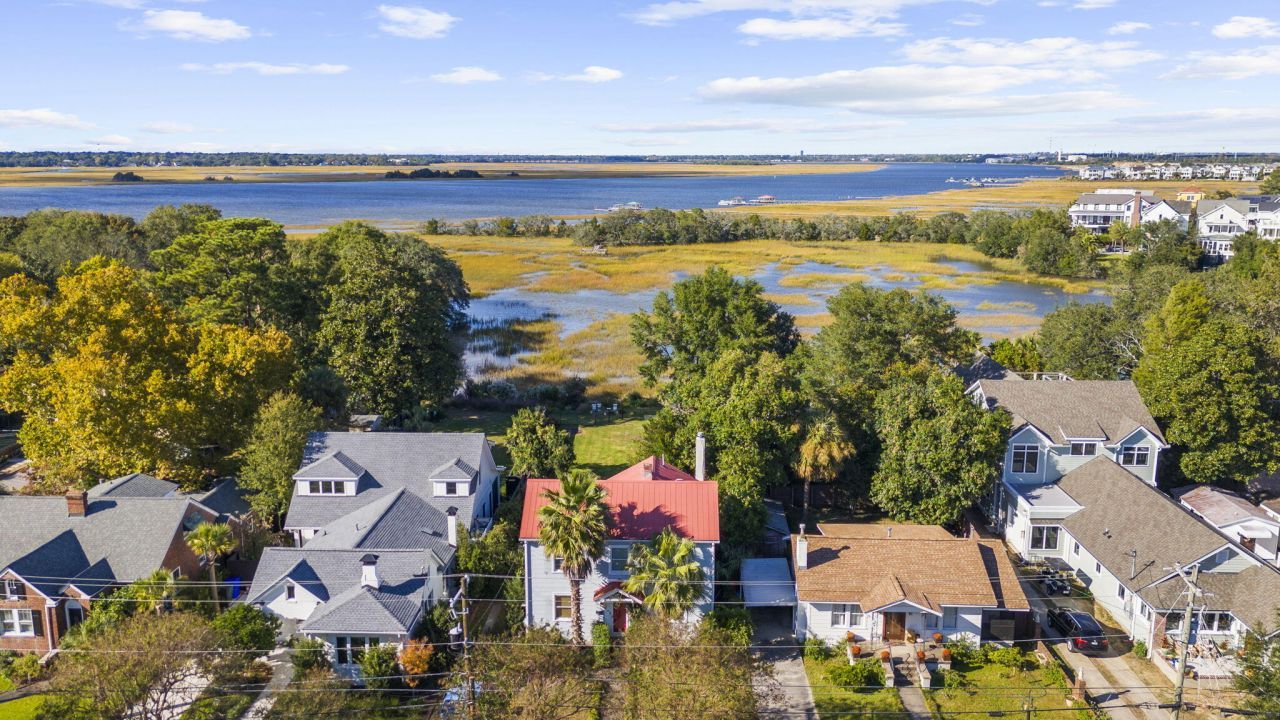 208 Gordon Street Photo 76