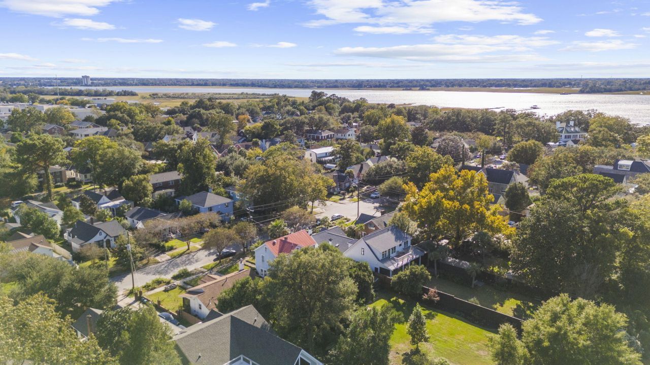 208 Gordon Street Photo 79