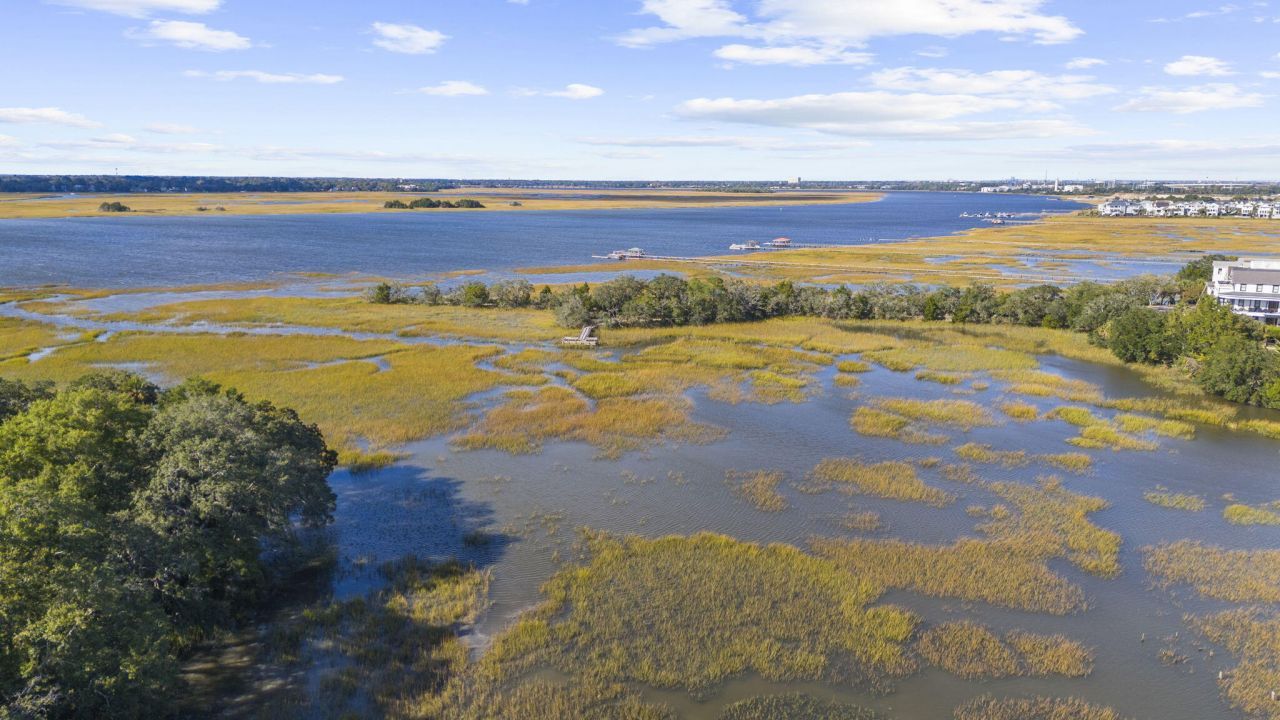 208 Gordon Street Photo 82