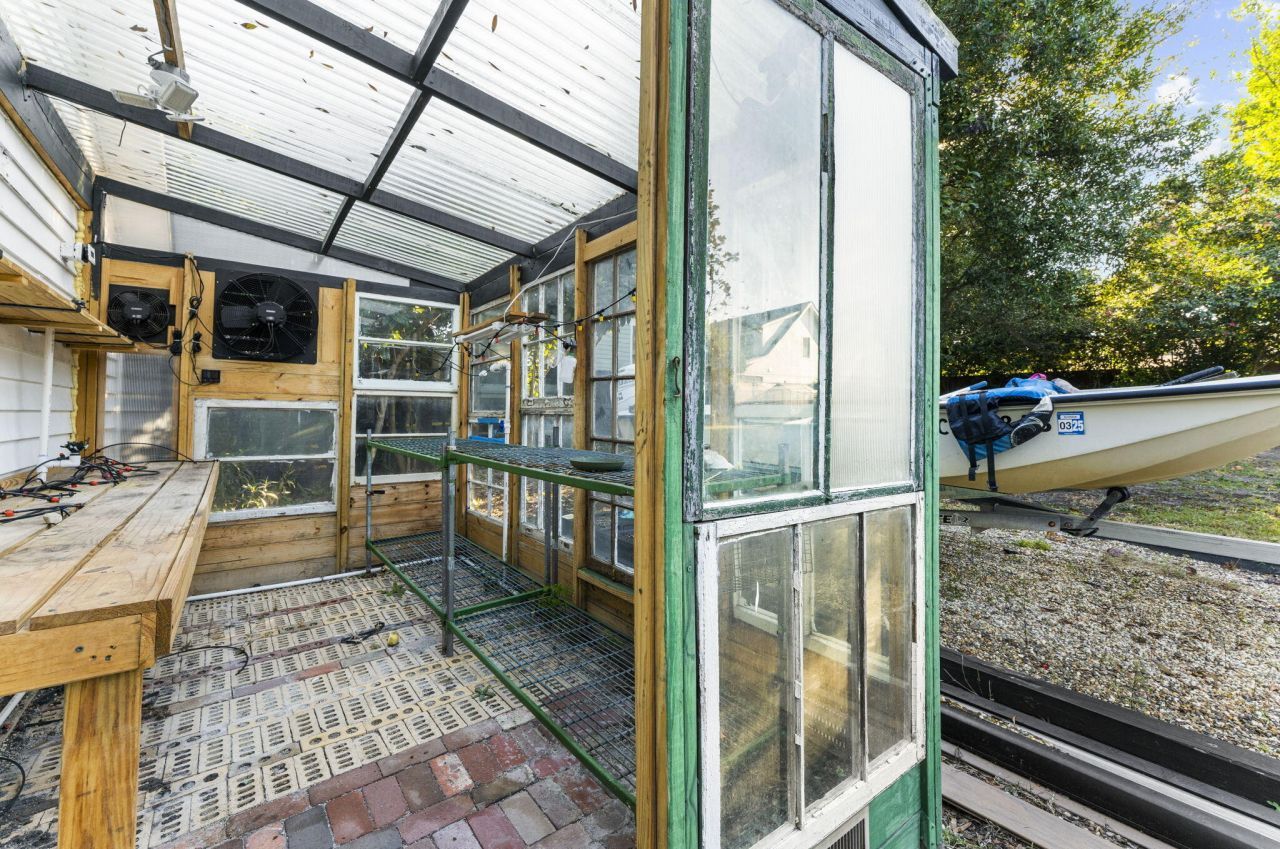 208 Gordon Street Photo 88