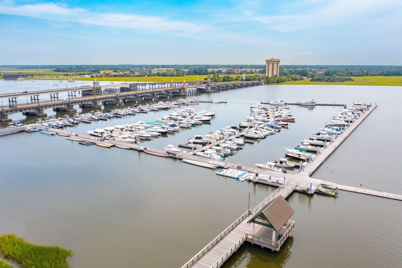 208 Gordon Street Photo 98