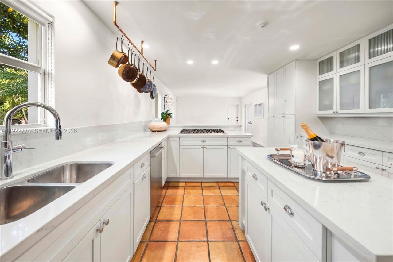 5181 La Gorce Dr, Miami Beach, FL 33140 Photo