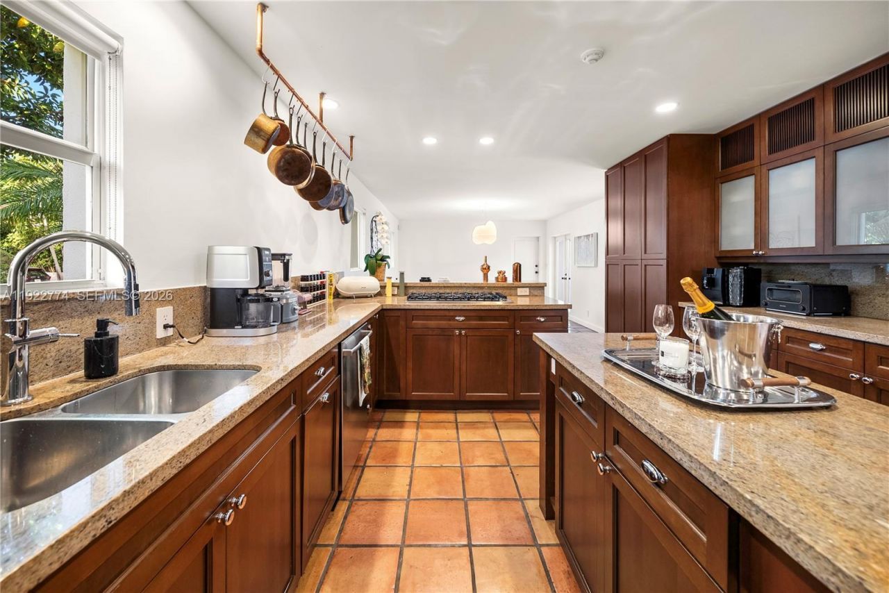 5181 La Gorce Dr, Miami Beach, FL 33140 Photo