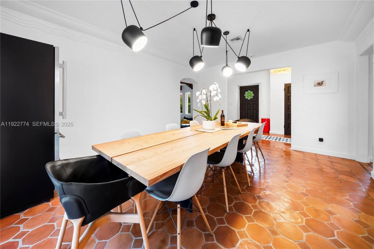 5181 La Gorce Dr, Miami Beach, FL 33140 Photo