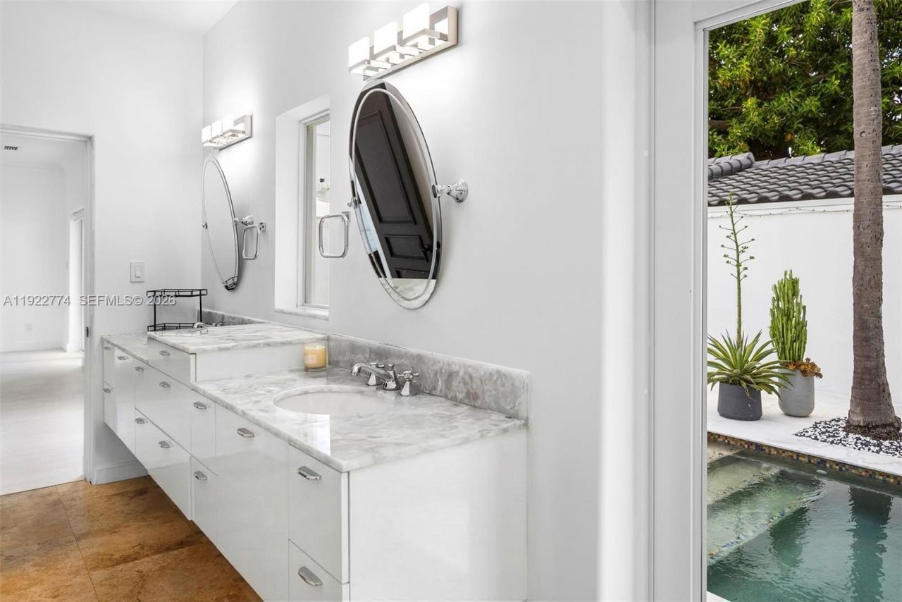 5181 La Gorce Dr, Miami Beach, FL 33140 Photo