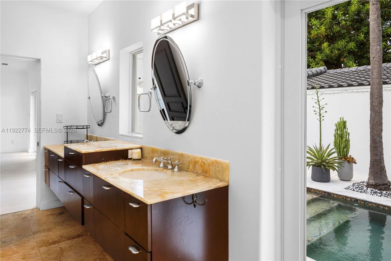 5181 La Gorce Dr, Miami Beach, FL 33140 Photo