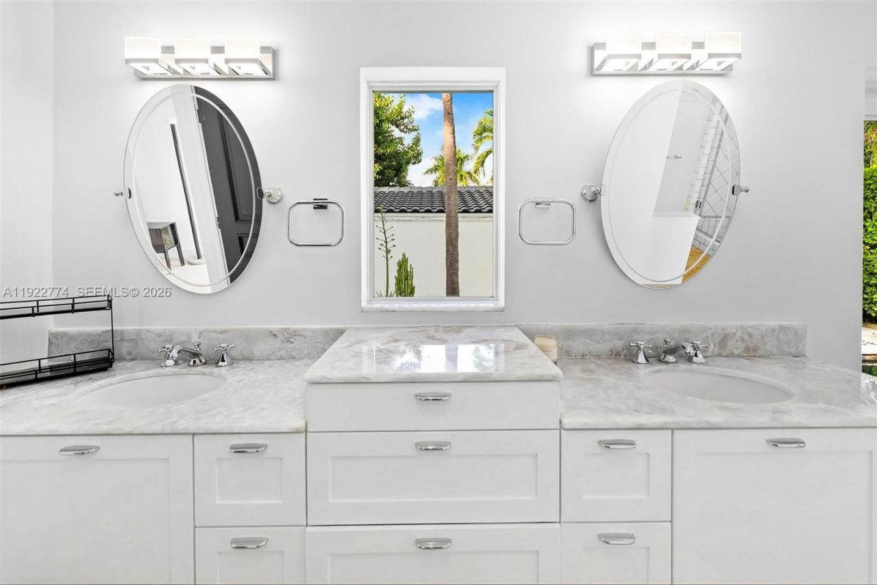 5181 La Gorce Dr, Miami Beach, FL 33140 Photo