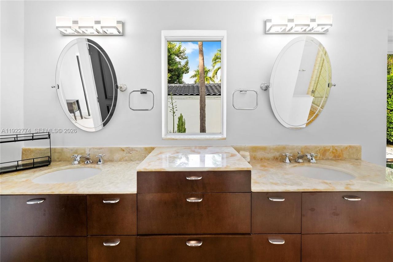 5181 La Gorce Dr, Miami Beach, FL 33140 Photo