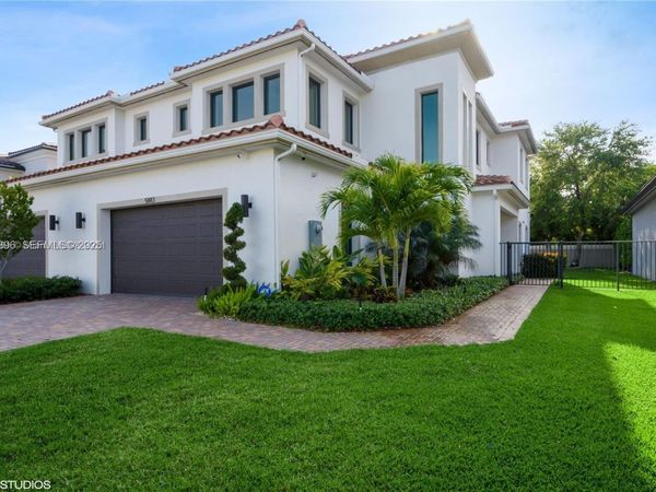 5883 W Brookfield Cir W, Hollywood, FL 33312
