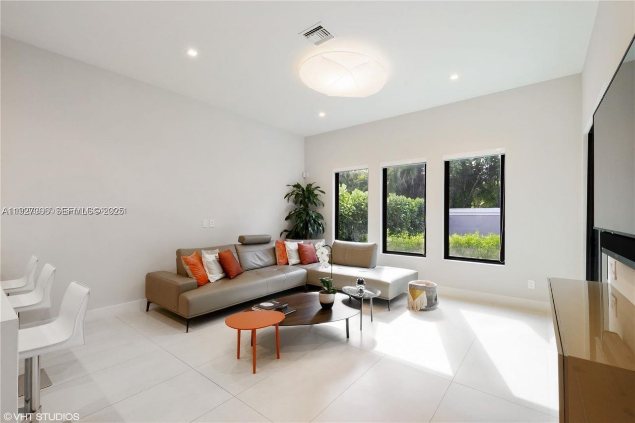 5883 W Brookfield Cir W, Hollywood, FL 33312 Photo