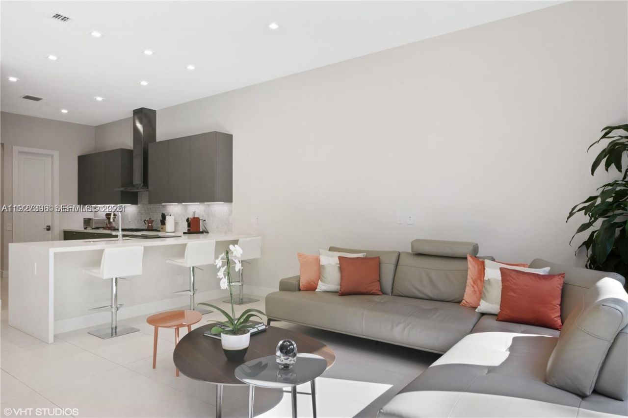 5883 W Brookfield Cir W, Hollywood, FL 33312 Photo