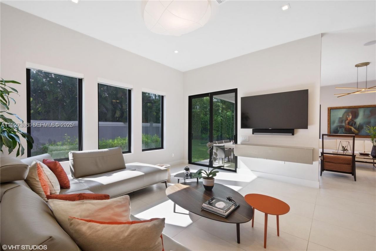 5883 W Brookfield Cir W, Hollywood, FL 33312 Photo