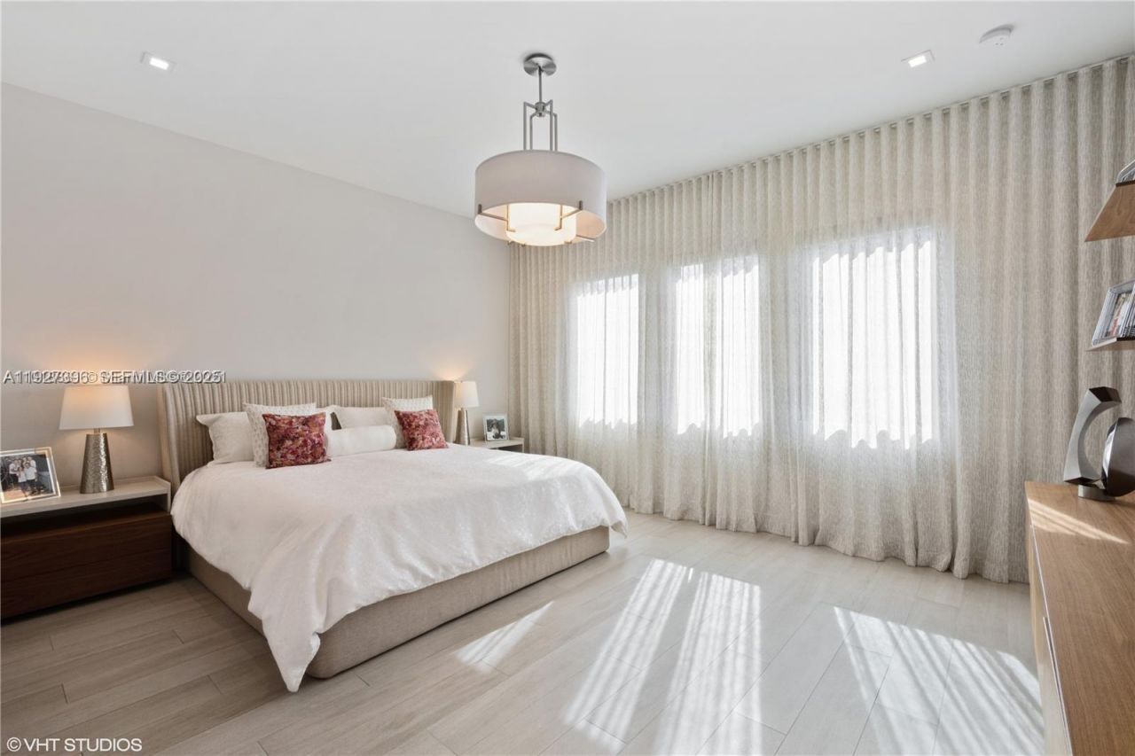 5883 W Brookfield Cir W, Hollywood, FL 33312 Photo