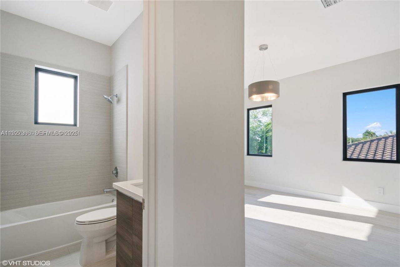 5883 W Brookfield Cir W, Hollywood, FL 33312 Photo