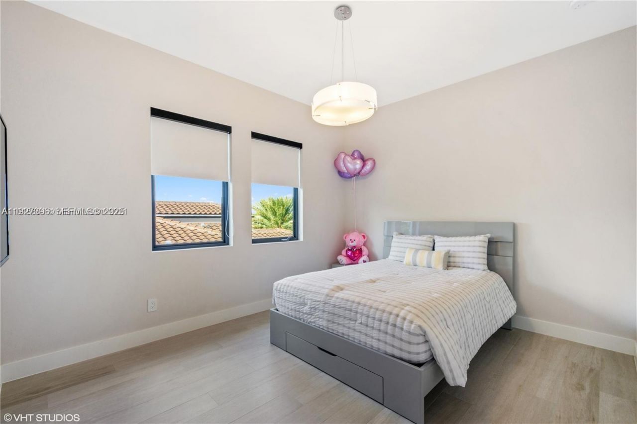 5883 W Brookfield Cir W, Hollywood, FL 33312 Photo