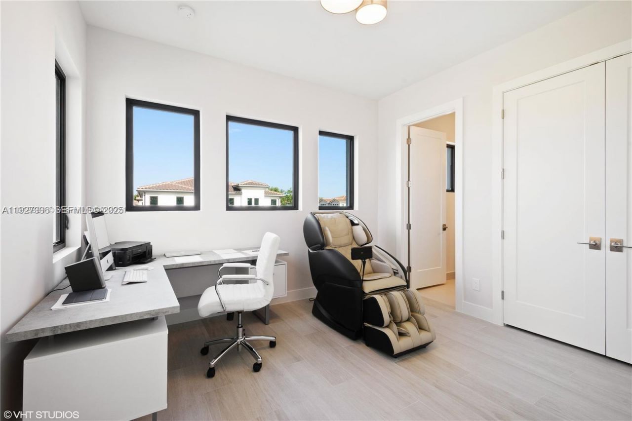 5883 W Brookfield Cir W, Hollywood, FL 33312 Photo