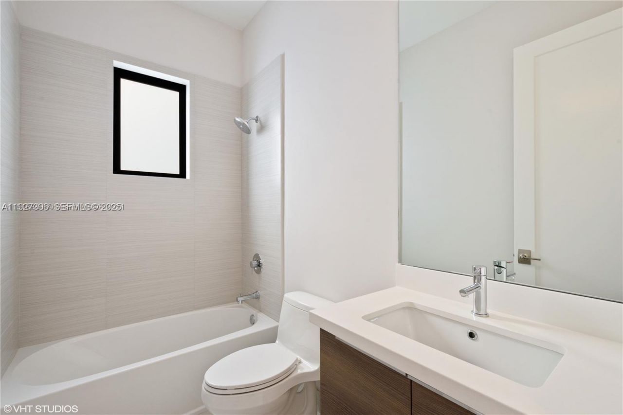 5883 W Brookfield Cir W, Hollywood, FL 33312 Photo