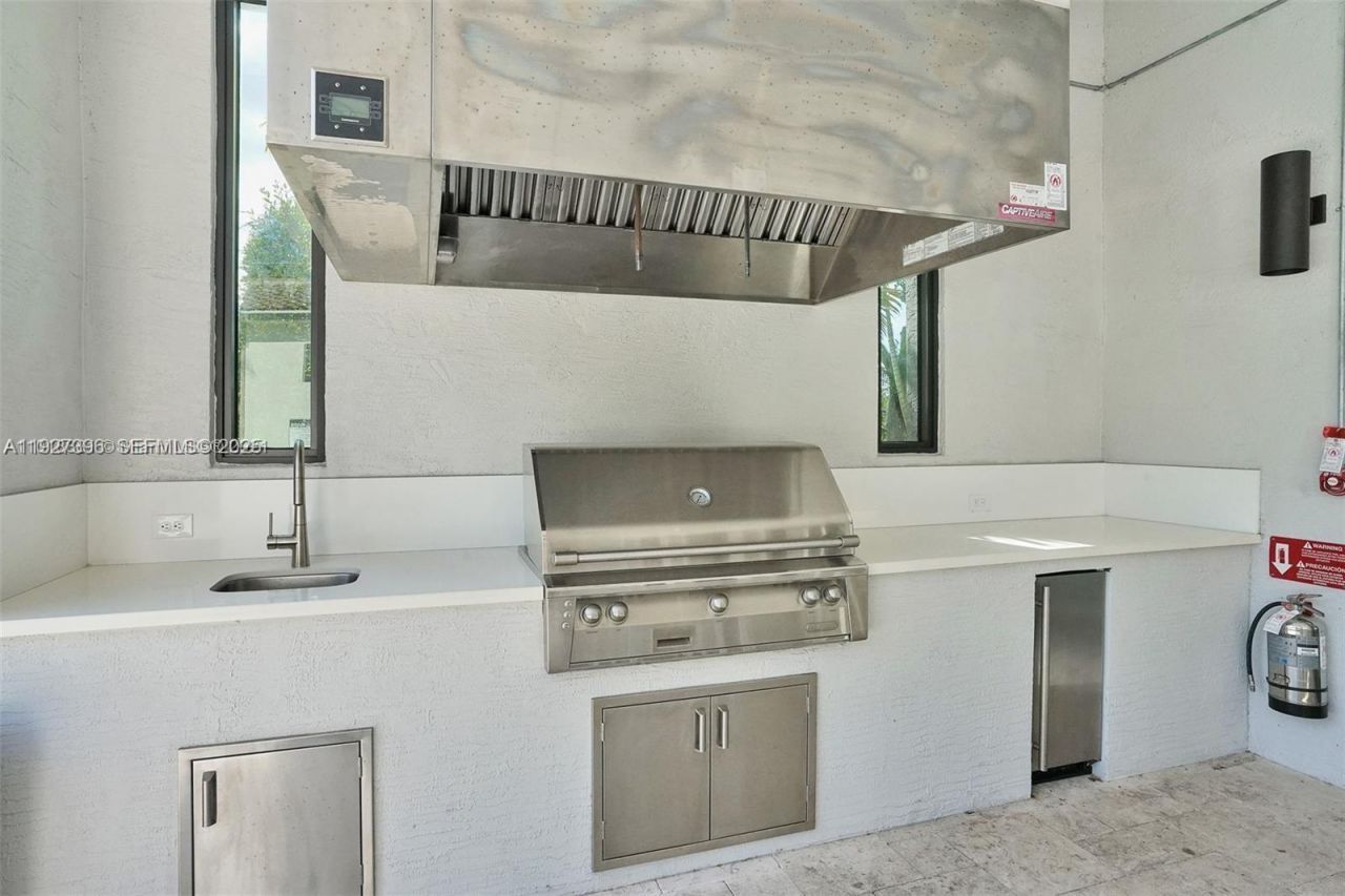 5883 W Brookfield Cir W, Hollywood, FL 33312 Photo