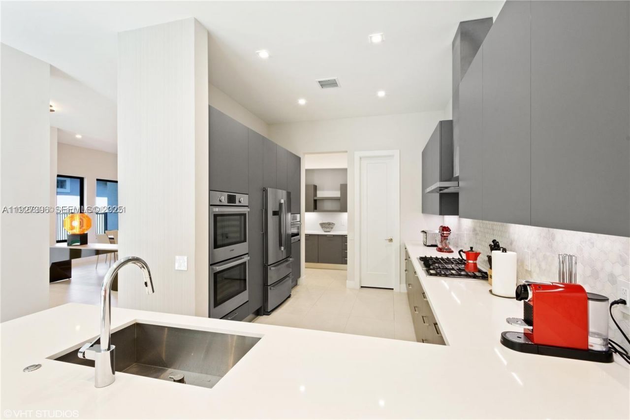 5883 W Brookfield Cir W, Hollywood, FL 33312 Photo