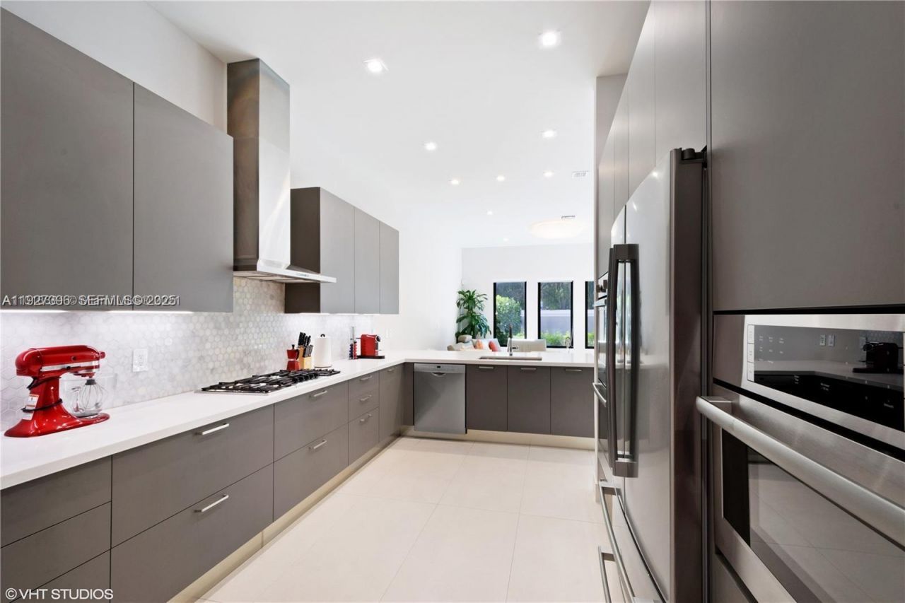 5883 W Brookfield Cir W, Hollywood, FL 33312 Photo