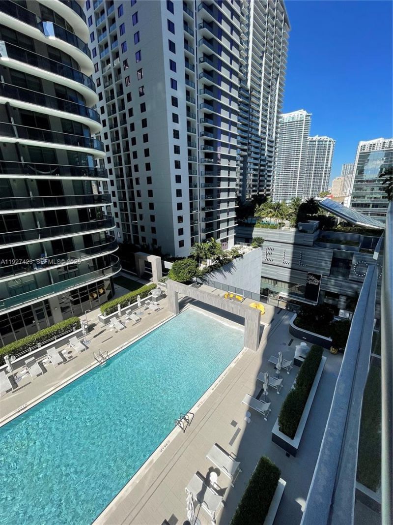 45 SW 9th St, Unit 1407, Miami, FL 33130 Photo