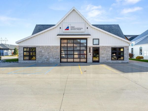 3220 Oak Ridge Loop E, West Fargo, ND 58078