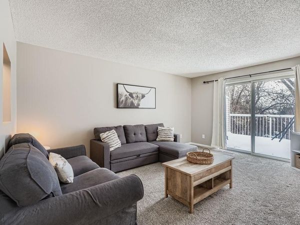 927 Pond View Court, Vadnais Heights, MN 55127