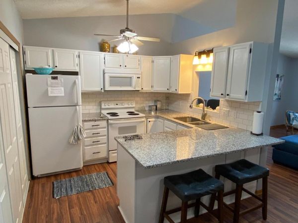 1060 Pond View Court, Vadnais Heights, MN 55127